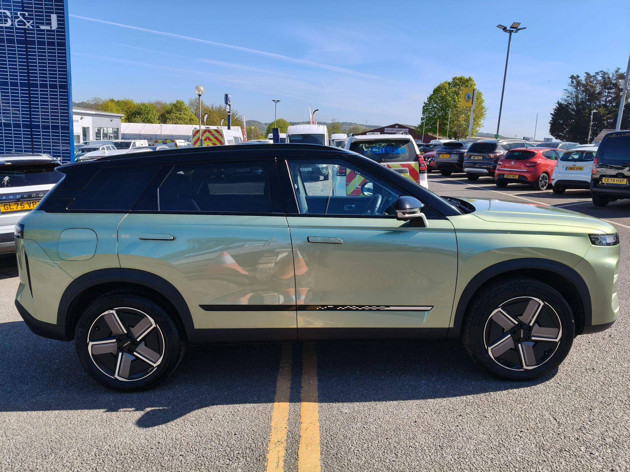 Large vehicle image
